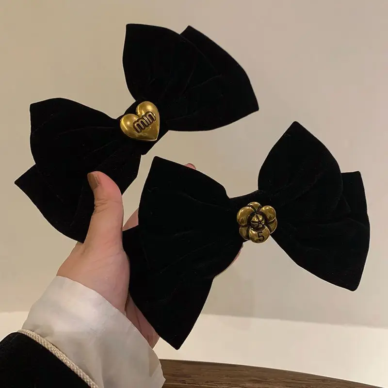 Заколка для волос Y2K~Love+Flower Bow~Черная бархатная ретро-заколка класса люкс, новая женская весенняя заколка-бант, аксессуары для волос
Заколка для волос Y2K~Love+Flower Bow~Черная бархатная ретро-заколка класса люкс, новая женская весенняя заколка-бант, аксессуары для волос