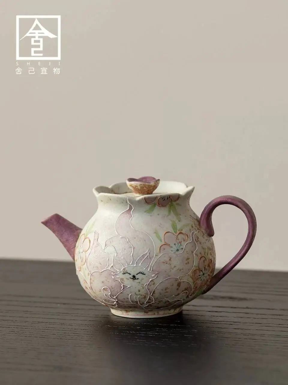 Chinese-Style New Hand-Painted Nine-Tailed Fox Kung Fu Set, High-End Ceramic Teapot For Home Use, Drinking Pot, Tea Brewing
Chinese-Style New Hand-Painted Nine-Tailed Fox Kung Fu Set, High-End Ceramic Teapot For Home Use, Drinking Pot, Tea Brewing