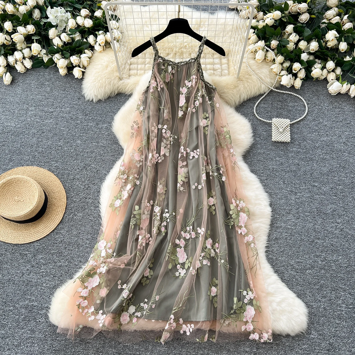 Clothland женское шикарное сетчатое платье с цветочной вышивкой без рукавов цельное женское пляжное платье миди Mujer QD857
Clothland женское шикарное сетчатое платье с цветочной вышивкой без рукавов цельное женское пляжное платье миди Mujer QD857