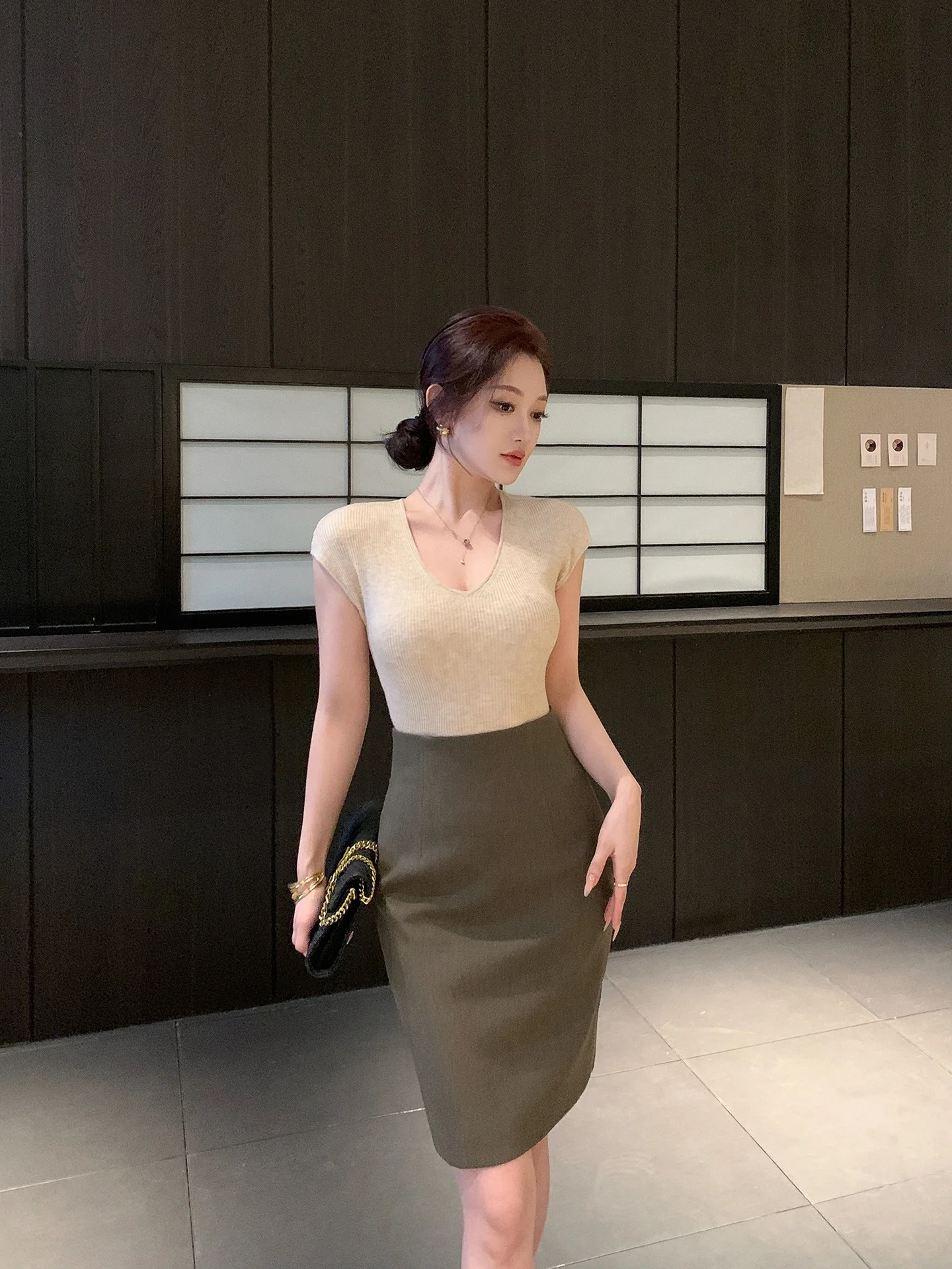 High Waist Midi Skirt Women's Brown Wrap around Skirt Business Commute Style Polyester Fiber Zipper Closure H-Shape Silhouette
High Waist Midi Skirt Women's Brown Wrap around Skirt Business Commute Style Polyester Fiber Zipper Closure H-Shape Silhouette