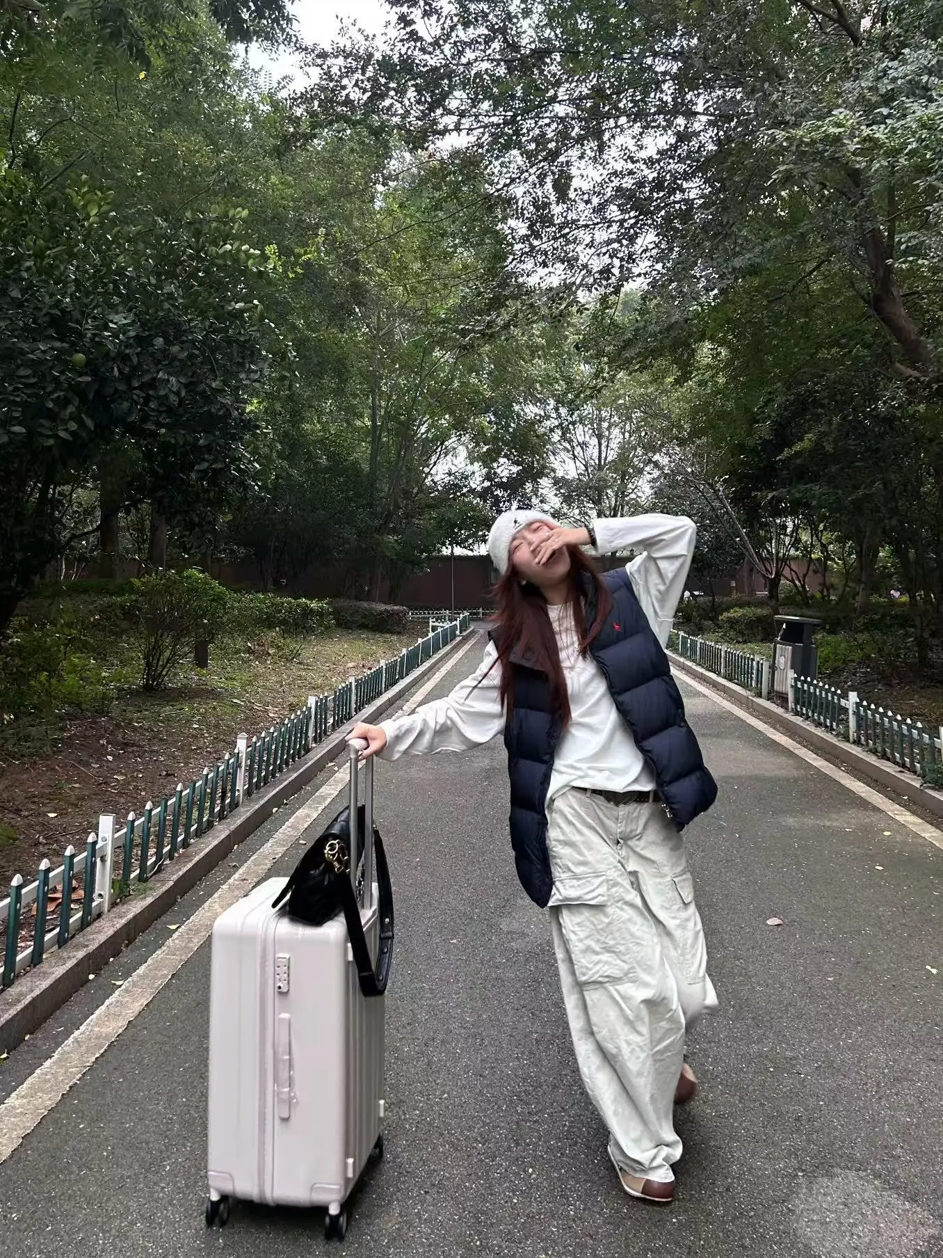 Новая утепленная белая пуховая куртка с воротником-стойкой для женщин, парная модель, осенне-зимняя коллекция
Новая утепленная белая пуховая куртка с воротником-стойкой для женщин, парная модель, осенне-зимняя коллекция