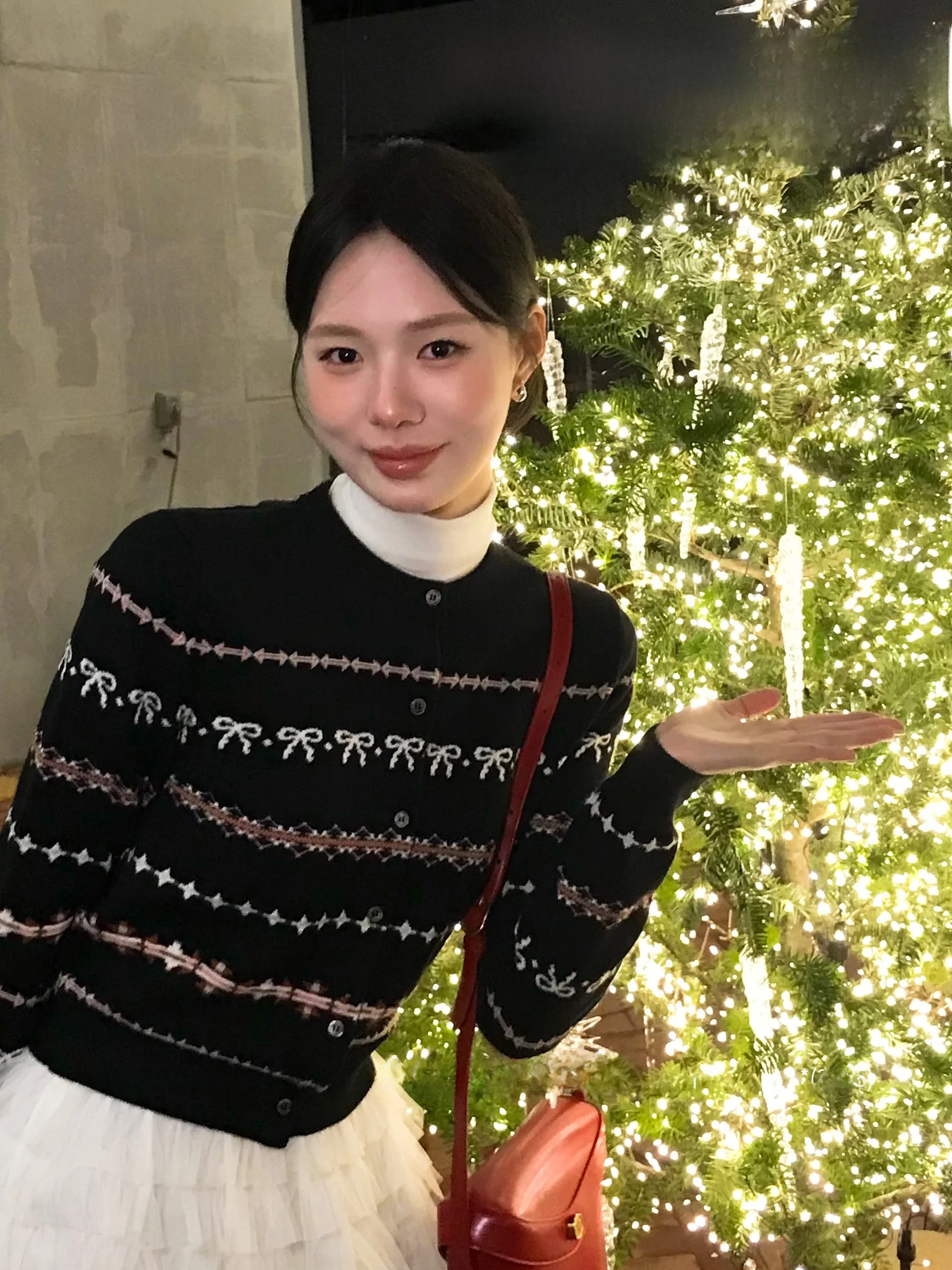 Женский корейский кардиган Cisas Eve Soft с круглым вырезом, разноцветный, с крупным цветочным узором, DH OFFICIAL
Женский корейский кардиган Cisas Eve Soft с круглым вырезом, разноцветный, с крупным цветочным узором, DH OFFICIAL