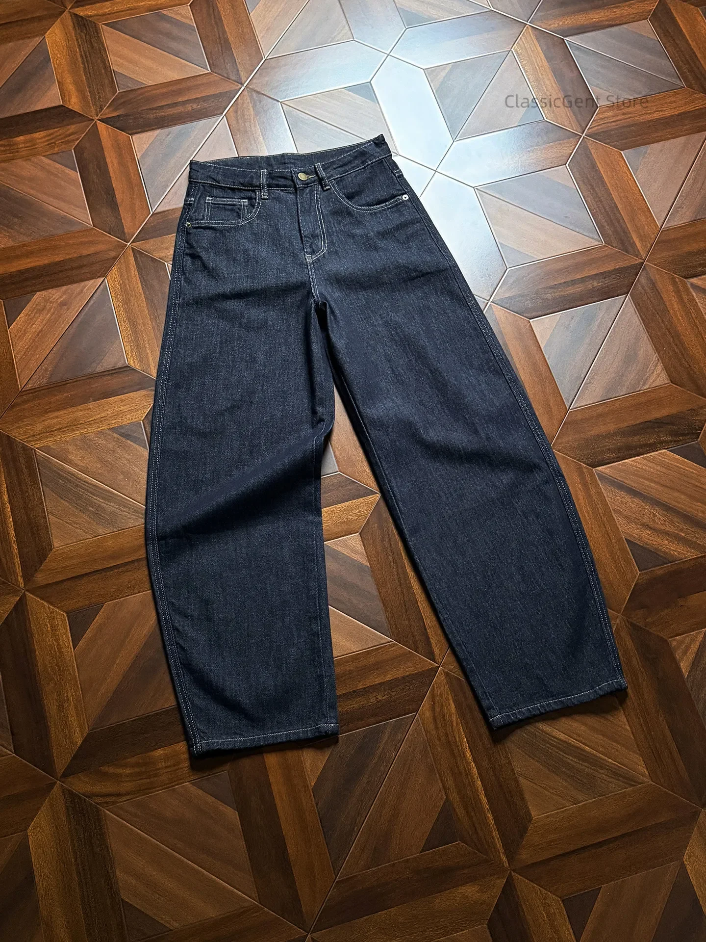 Cattle non-fading primary color blue 10.5 oz scimitar jeans with modified legs
Cattle non-fading primary color blue 10.5 oz scimitar jeans with modified legs