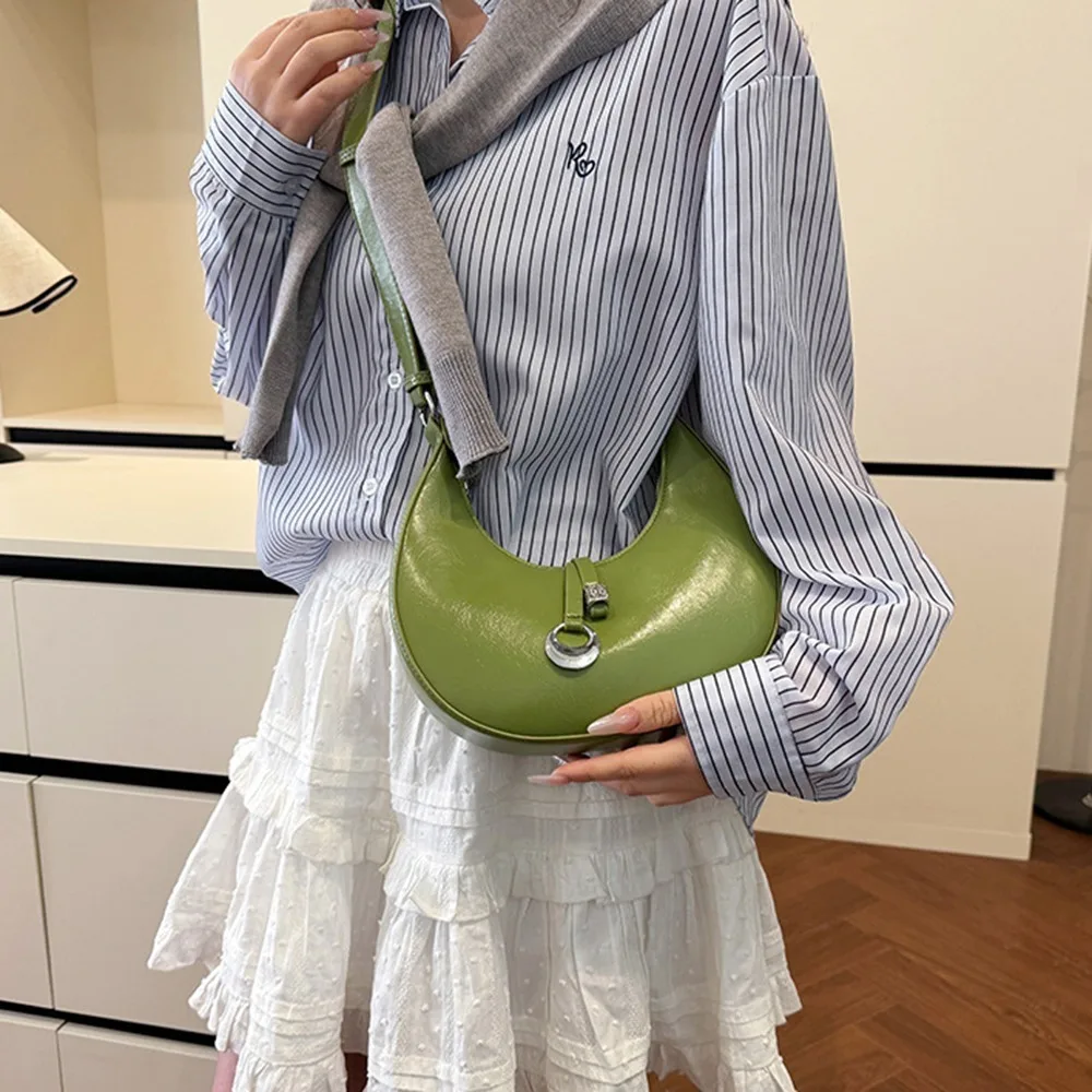 Casual Korean Style Half-moon Shoulder Bag Retro Large Capacity Dumpling Crossbody Bag Solid Color Zipper Crescent Bag Outdoor
Casual Korean Style Half-moon Shoulder Bag Retro Large Capacity Dumpling Crossbody Bag Solid Color Zipper Crescent Bag Outdoor