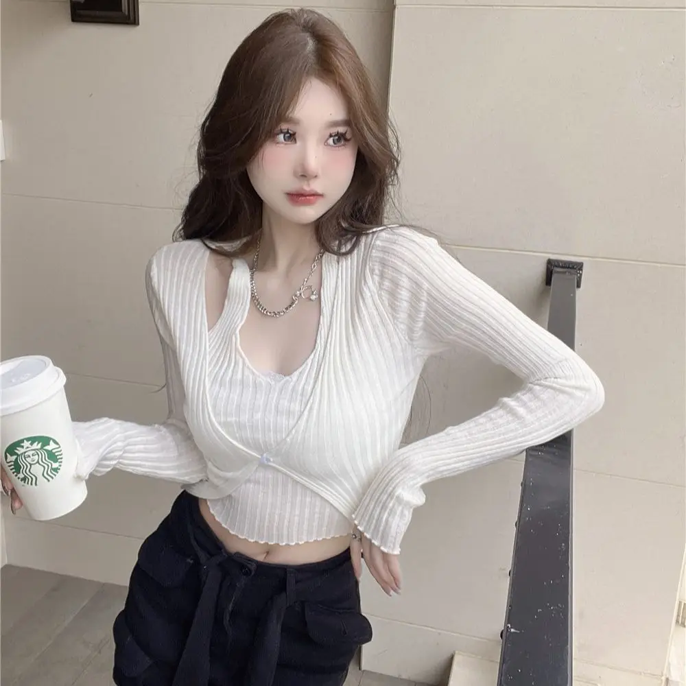 Summer Women's Knitted Sweater Fake Two Pieces Long Sleeved Cardigan Sunscreen Shawl Fashionable Design Style Coat Top
Summer Women's Knitted Sweater Fake Two Pieces Long Sleeved Cardigan Sunscreen Shawl Fashionable Design Style Coat Top