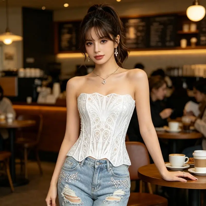 Summer new style French lace strapless outerwear item beachy style, figure hugging, slimming short tight bra
Summer new style French lace strapless outerwear item beachy style, figure hugging, slimming short tight bra