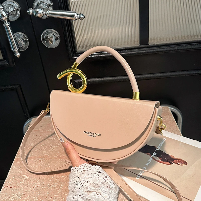 Элегантная высококачественная минималистичная винтажная кожаная сумка через плечо для женщин большой вместимости и однотонного дизайна
Элегантная высококачественная минималистичная винтажная кожаная сумка через плечо для женщин большой вместимости и однотонного дизайна