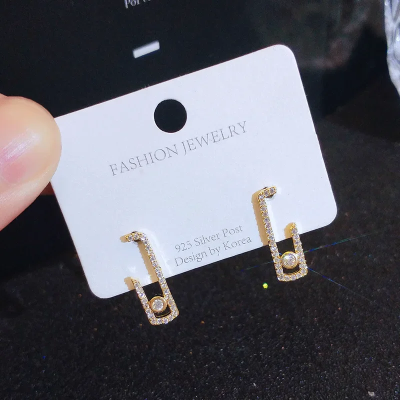 Fashion sense AAAAA zirconia sparkling geometry Ear Studs new in elegant earings for women light luxury 925 silver Jewelry
Fashion sense AAAAA zirconia sparkling geometry Ear Studs new in elegant earings for women light luxury 925 silver Jewelry