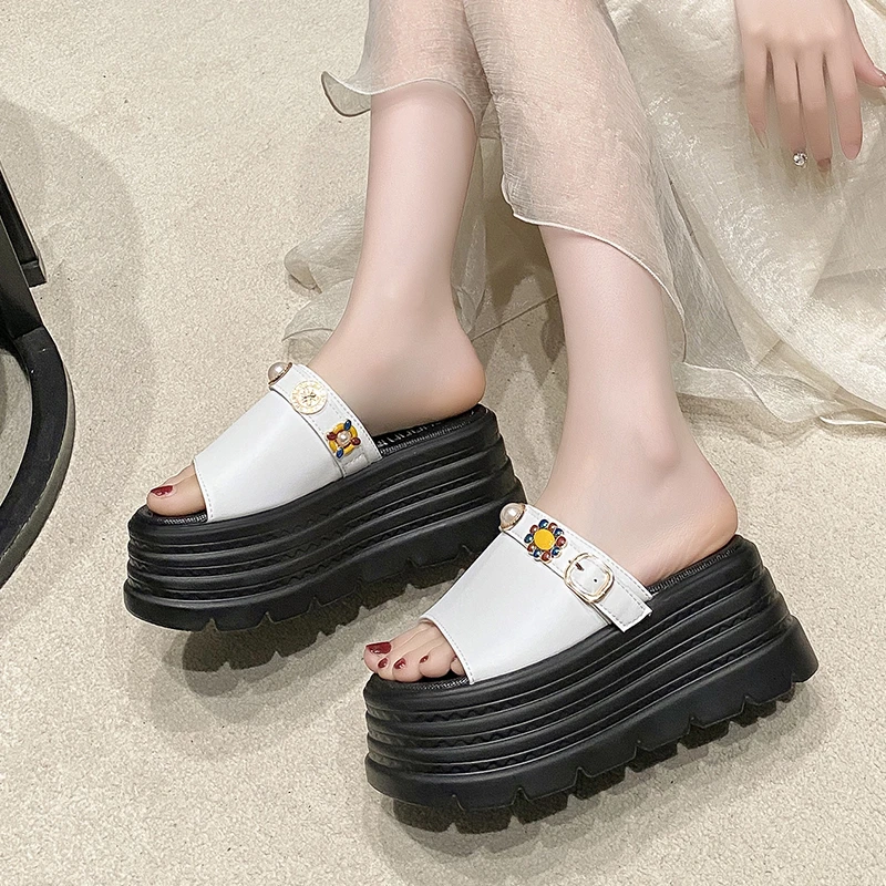 8cm Fashion Sponge Cake Thick-soled Slippers for Women 2025 Summer New Style Ins Super Hot Heightened Open Toe One-line Sandals
8cm Fashion Sponge Cake Thick-soled Slippers for Women 2025 Summer New Style Ins Super Hot Heightened Open Toe One-line Sandals