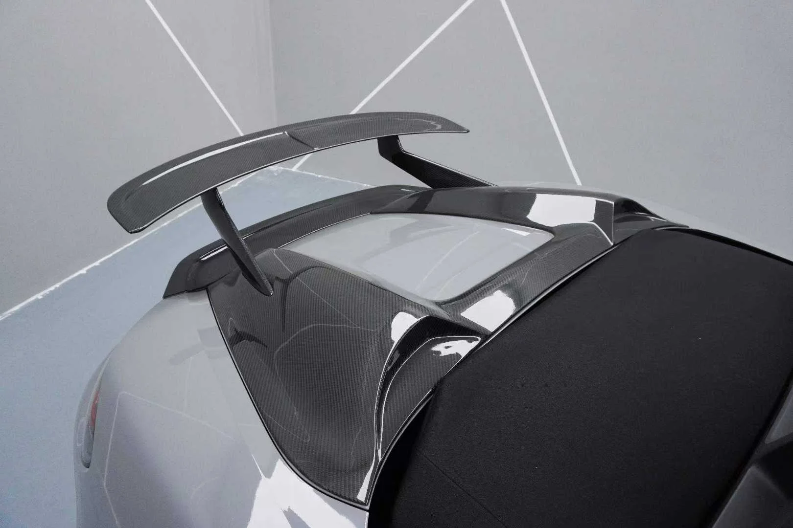 High Quality Dry Carbon Fiber Rear Spoiler for 718 981/982 - GT-Style Tail Wing Upgrade Hump Wing Convertible Bumper
High Quality Dry Carbon Fiber Rear Spoiler for 718 981/982 - GT-Style Tail Wing Upgrade Hump Wing Convertible Bumper