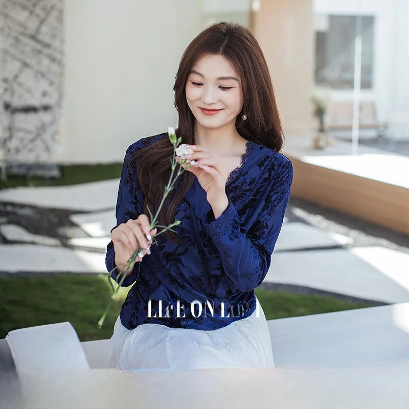 Elegant Embroidered Floral Slim Fit Shirt Spring New Arrival Polyester Fiber V Neck Long Sleeve Women's Shirt
Elegant Embroidered Floral Slim Fit Shirt Spring New Arrival Polyester Fiber V Neck Long Sleeve Women's Shirt