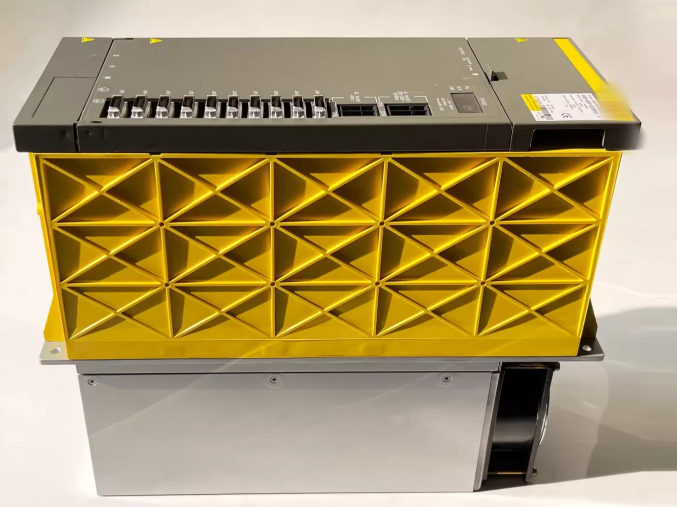 A06B-6088-H326 для оригинального четырехосного интегрированного привода FANUC
A06B-6088-H326 для оригинального четырехосного интегрированного привода FANUC