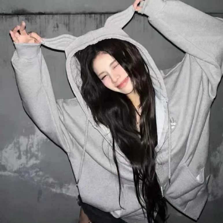 Adorable Wings Embroidery Logo Hooded Zipper Sweatirt Top Jaet Matching Available Casual Loose Fit Women's Cotton Sweatirt
Adorable Wings Embroidery Logo Hooded Zipper Sweatirt Top Jaet Matching Available Casual Loose Fit Women's Cotton Sweatirt