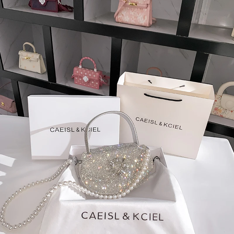 Luxury Designer Shell Bag Women Handbag Shiny Rhinestone Diamonds Evening Bag Wedding Party Clutch Purse Shoulder Messenger Bag
Luxury Designer Shell Bag Women Handbag Shiny Rhinestone Diamonds Evening Bag Wedding Party Clutch Purse Shoulder Messenger Bag