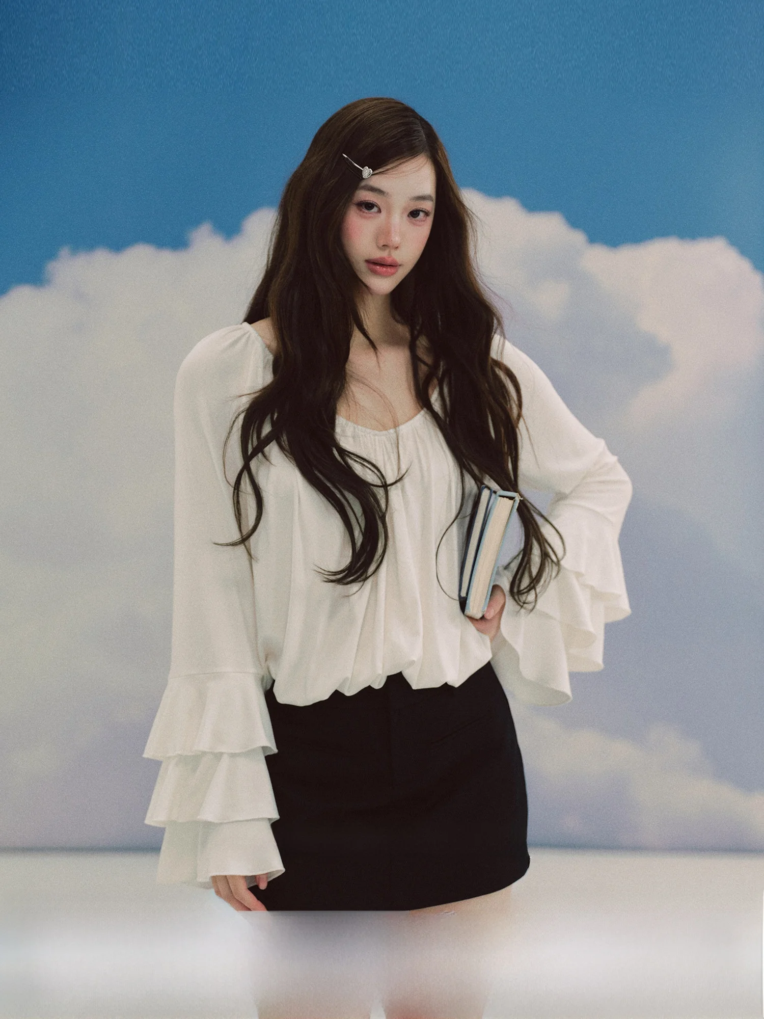 Pure White Romantic Soft Folded Sleeve T-shirt Women's Spring Fashion French Style Loose Fit Long Sleeve round Neck Top
Pure White Romantic Soft Folded Sleeve T-shirt Women's Spring Fashion French Style Loose Fit Long Sleeve round Neck Top