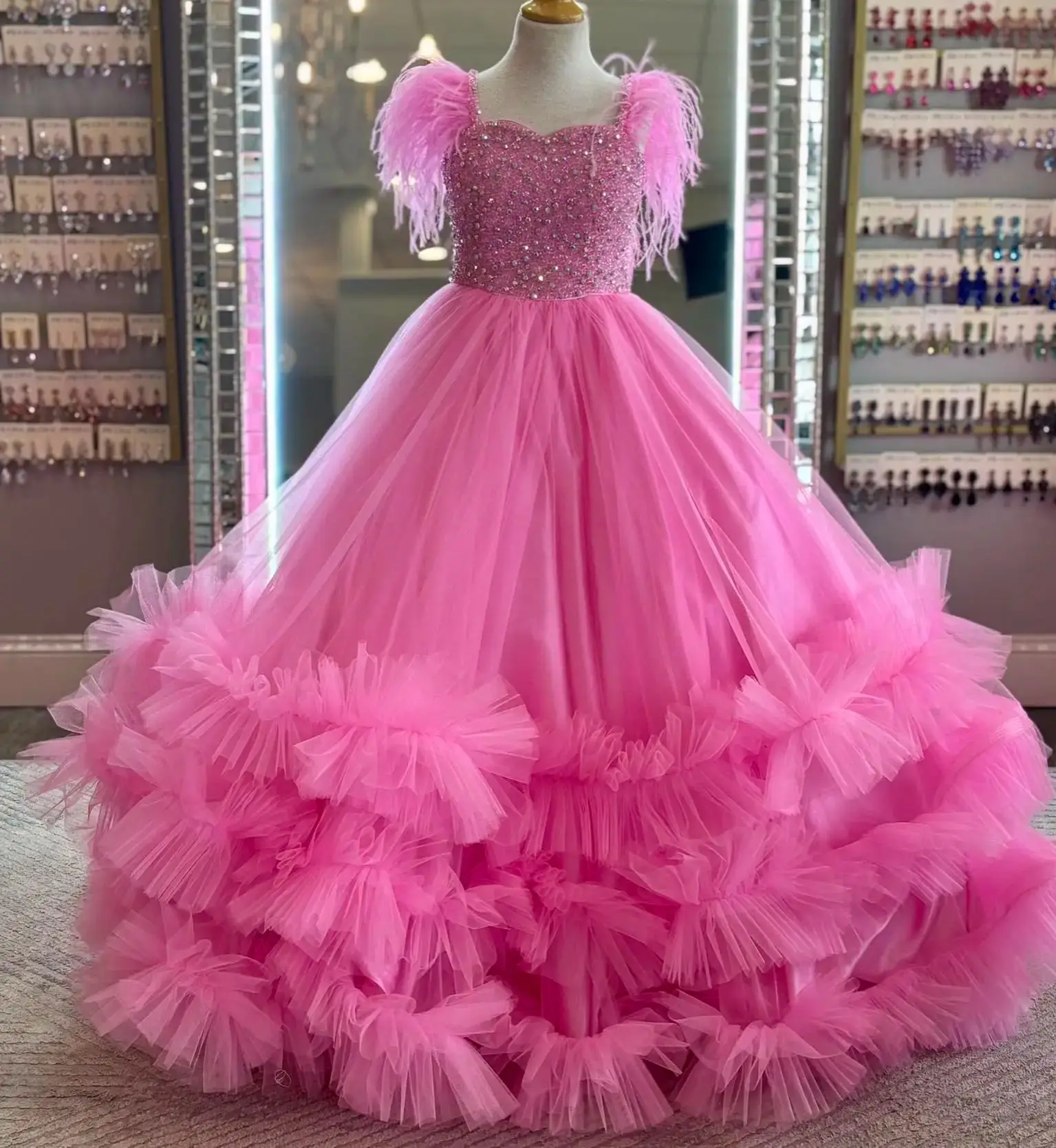 Pink Feather Girls Birthday Party Dresses Customized Ball Gown Ruffles Beaded Flower Girl Dress Princess Kids Pageant Gowns
Pink Feather Girls Birthday Party Dresses Customized Ball Gown Ruffles Beaded Flower Girl Dress Princess Kids Pageant Gowns