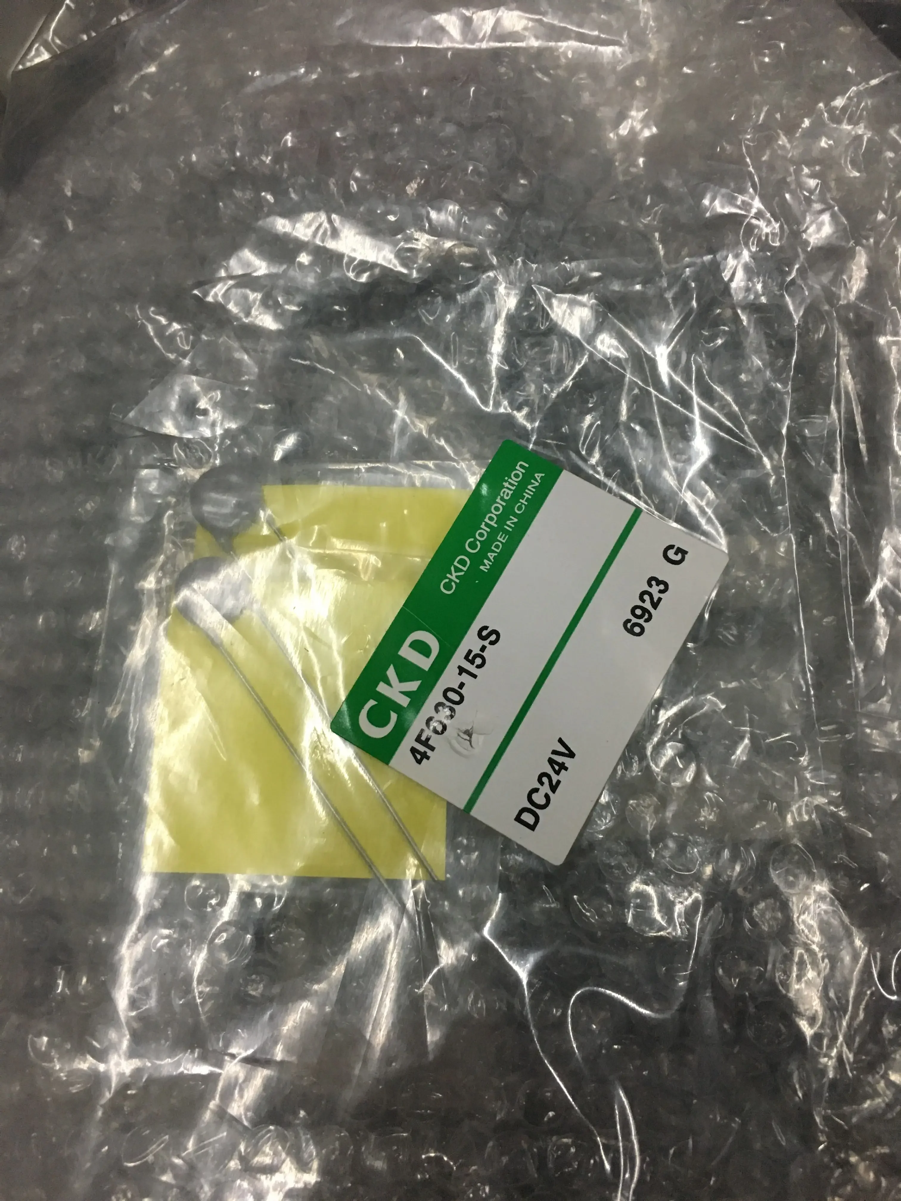 Spot CKD solenoid valve 4F630-20 15-SDC24AC220AC110
Spot CKD solenoid valve 4F630-20 15-SDC24AC220AC110