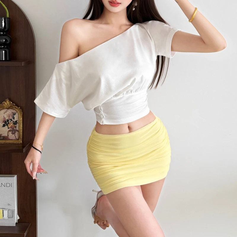 2026 Summer New Women's Clothing One Piece Collar Waist Cinching Pleated Design Short Sleeved Top and Short Skirt
2026 Summer New Women's Clothing One Piece Collar Waist Cinching Pleated Design Short Sleeved Top and Short Skirt
