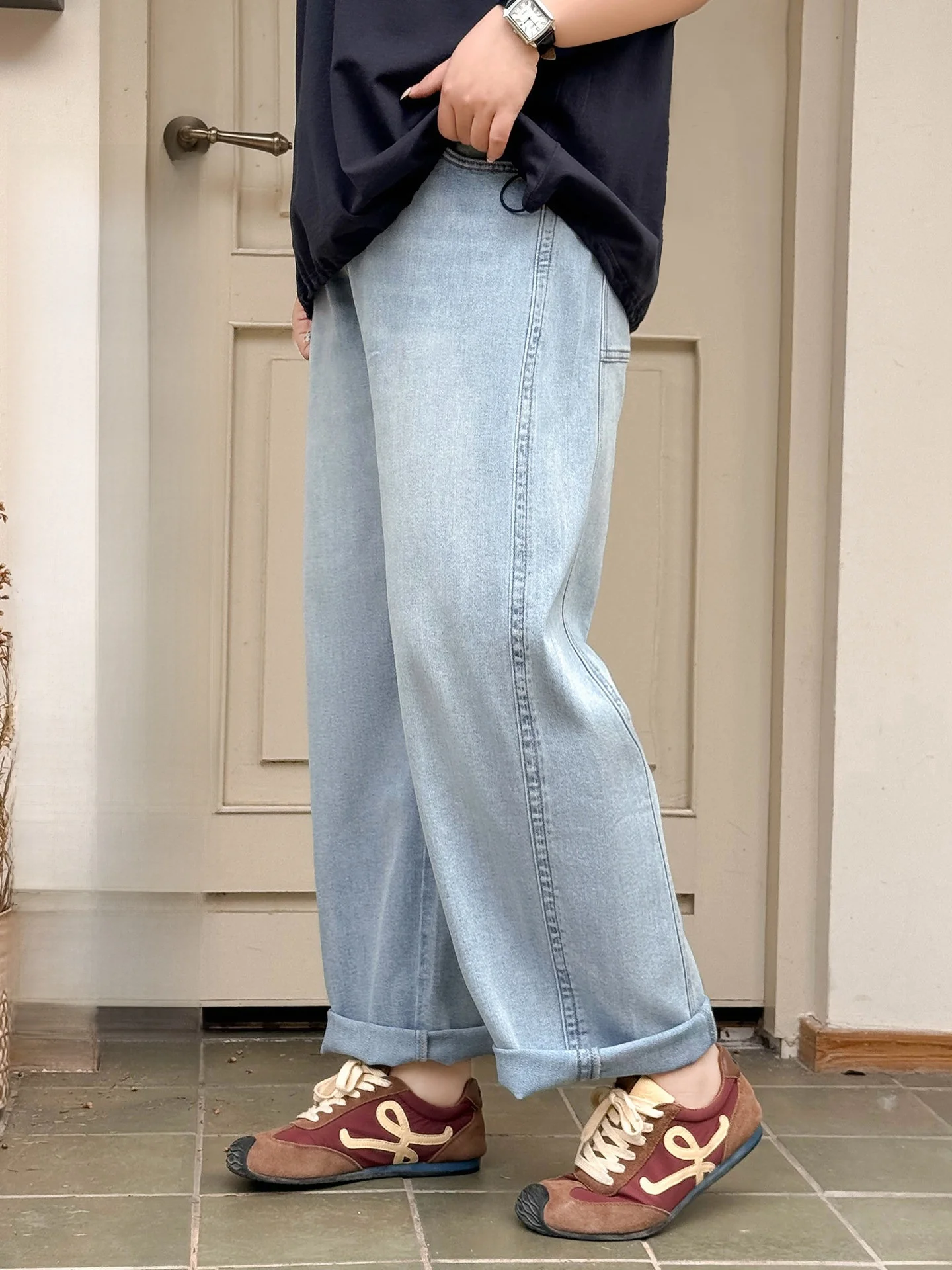 Limited Edition plus Size Denim Jeans High Waist Wide Leg Vintage Style Slimming Pants Cover Hip Casual Wear for Women
Limited Edition plus Size Denim Jeans High Waist Wide Leg Vintage Style Slimming Pants Cover Hip Casual Wear for Women