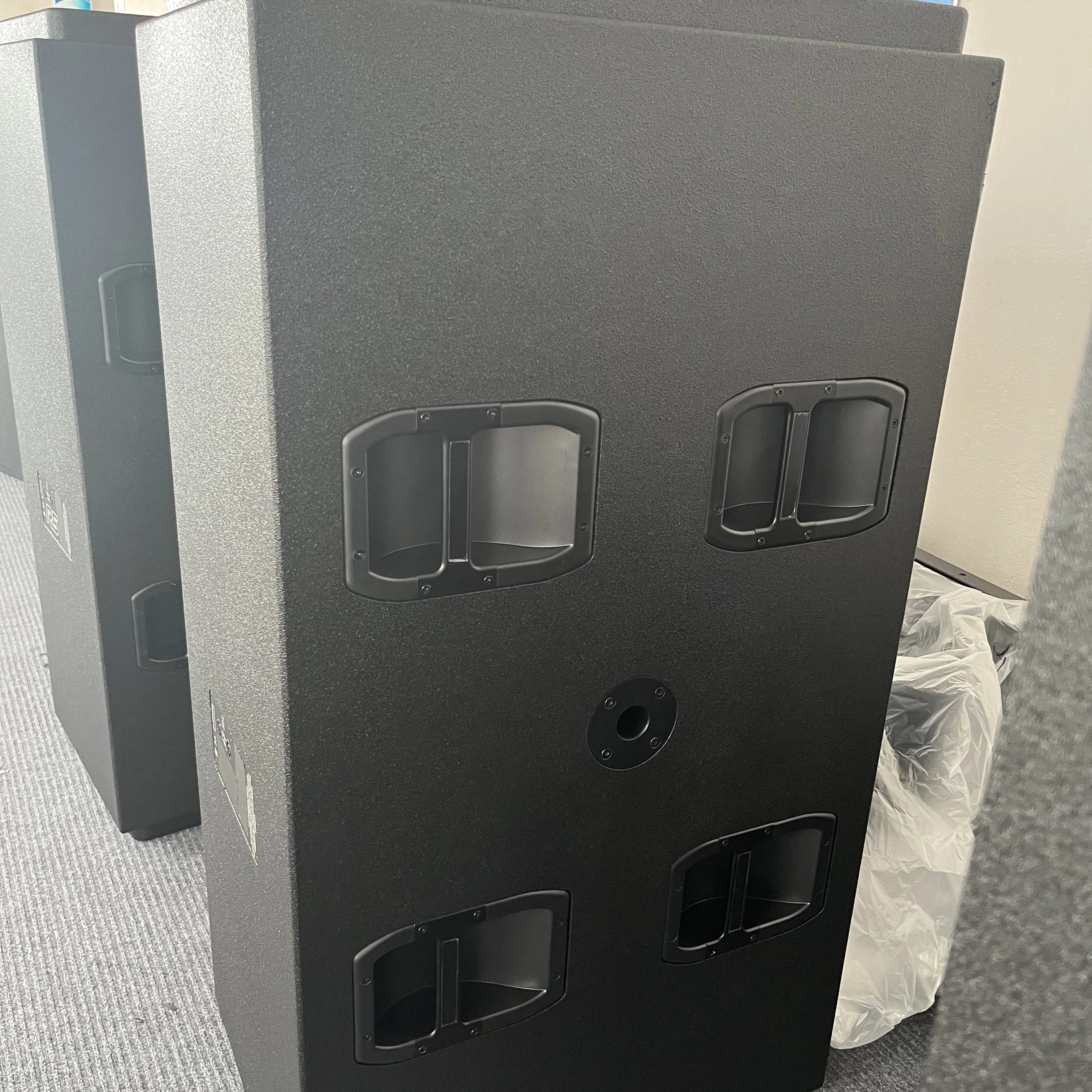 RS188 Professional Audio Ferromagnetic 3200w Dual 18 Inch Subwoofer pa System Outdoor Concert Sound System
RS188 Professional Audio Ferromagnetic 3200w Dual 18 Inch Subwoofer pa System Outdoor Concert Sound System