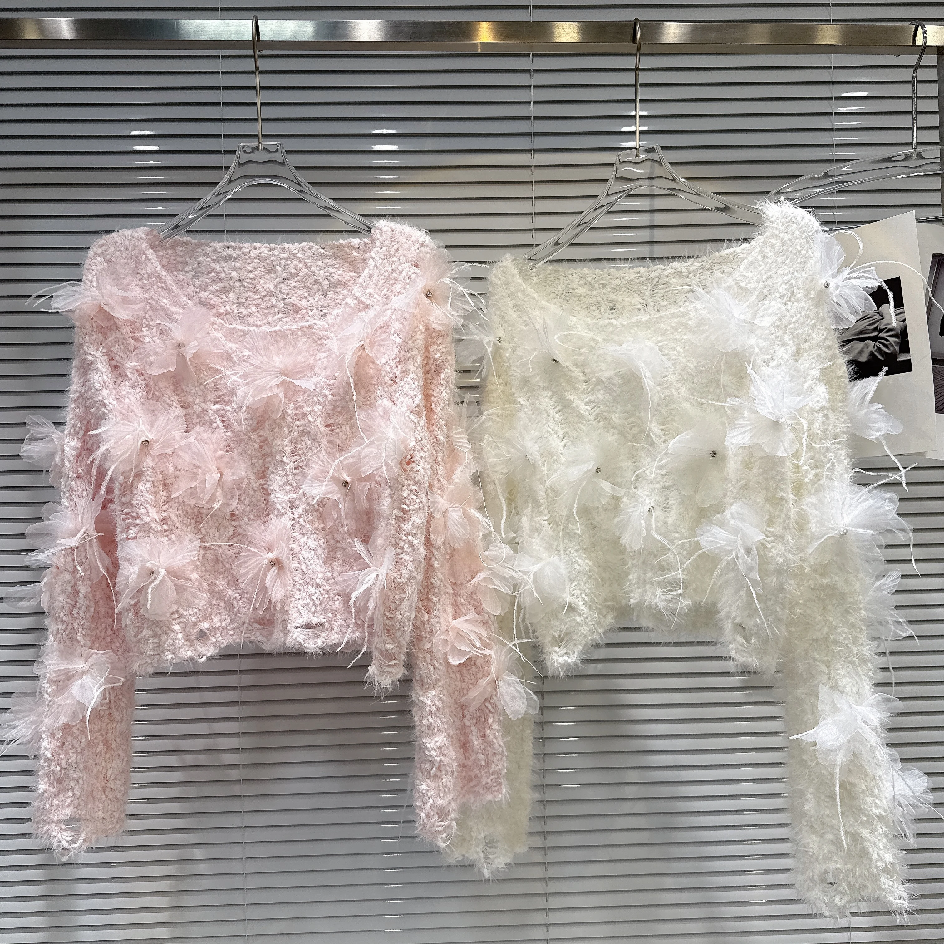 Gagarich Korean 2025 Winter New Cute Sweet Style Three Dimensional Flower Mesh Splicing Woolen Soft Glutinous Sweater Top
Gagarich Korean 2025 Winter New Cute Sweet Style Three Dimensional Flower Mesh Splicing Woolen Soft Glutinous Sweater Top