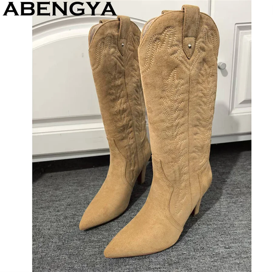 Классические ковбойские рыцарские сапоги до колена, женские качественные замшевые ботинки челси с острым носком и вышивкой, зимние модные сапоги
Классические ковбойские рыцарские сапоги до колена, женские качественные замшевые ботинки челси с острым носком и вышивкой, зимние модные сапоги