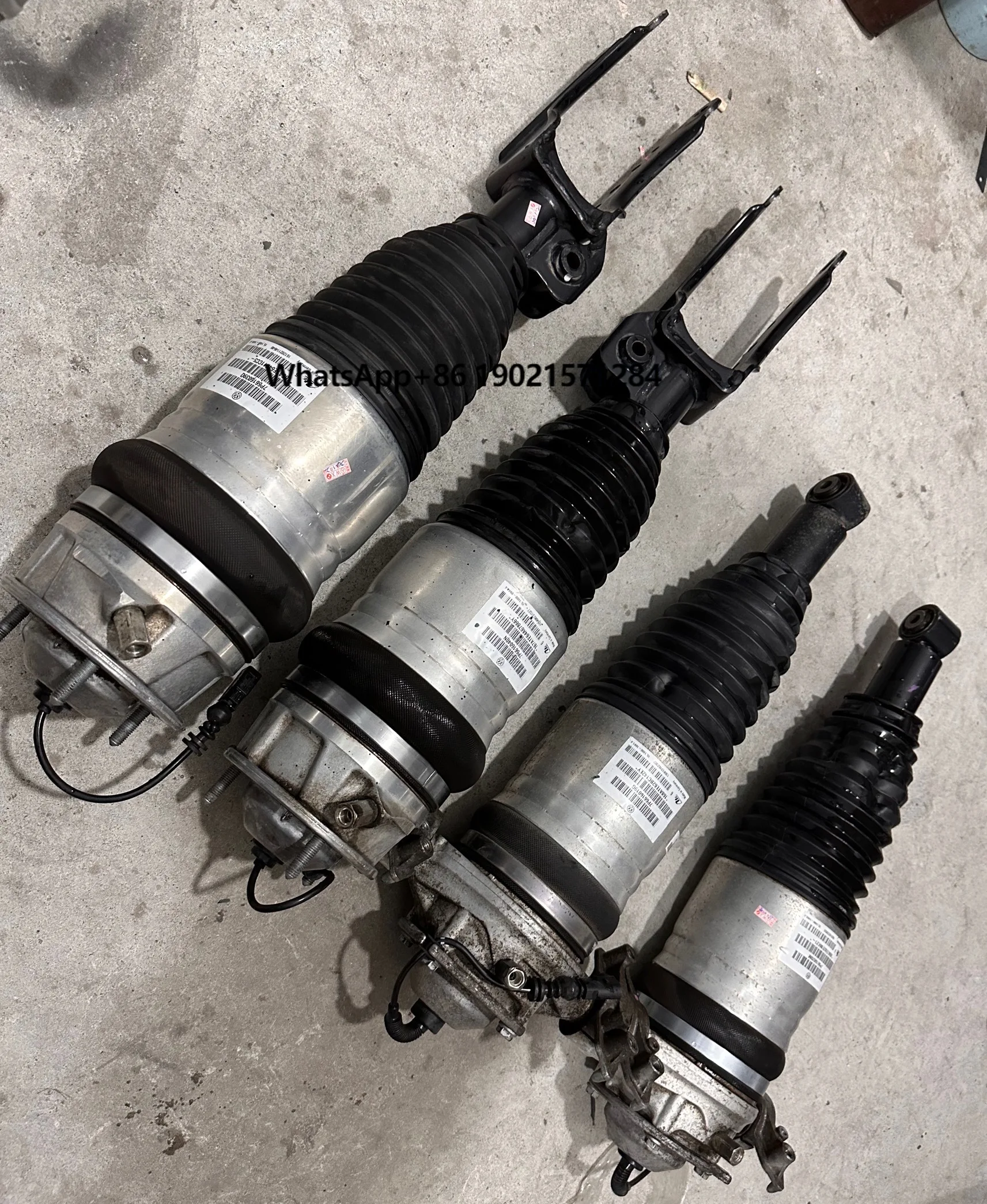Applies for Porsche Touareg Shock Absorber Rear Shock Absorber air Shock Absorber
Applies for Porsche Touareg Shock Absorber Rear Shock Absorber air Shock Absorber