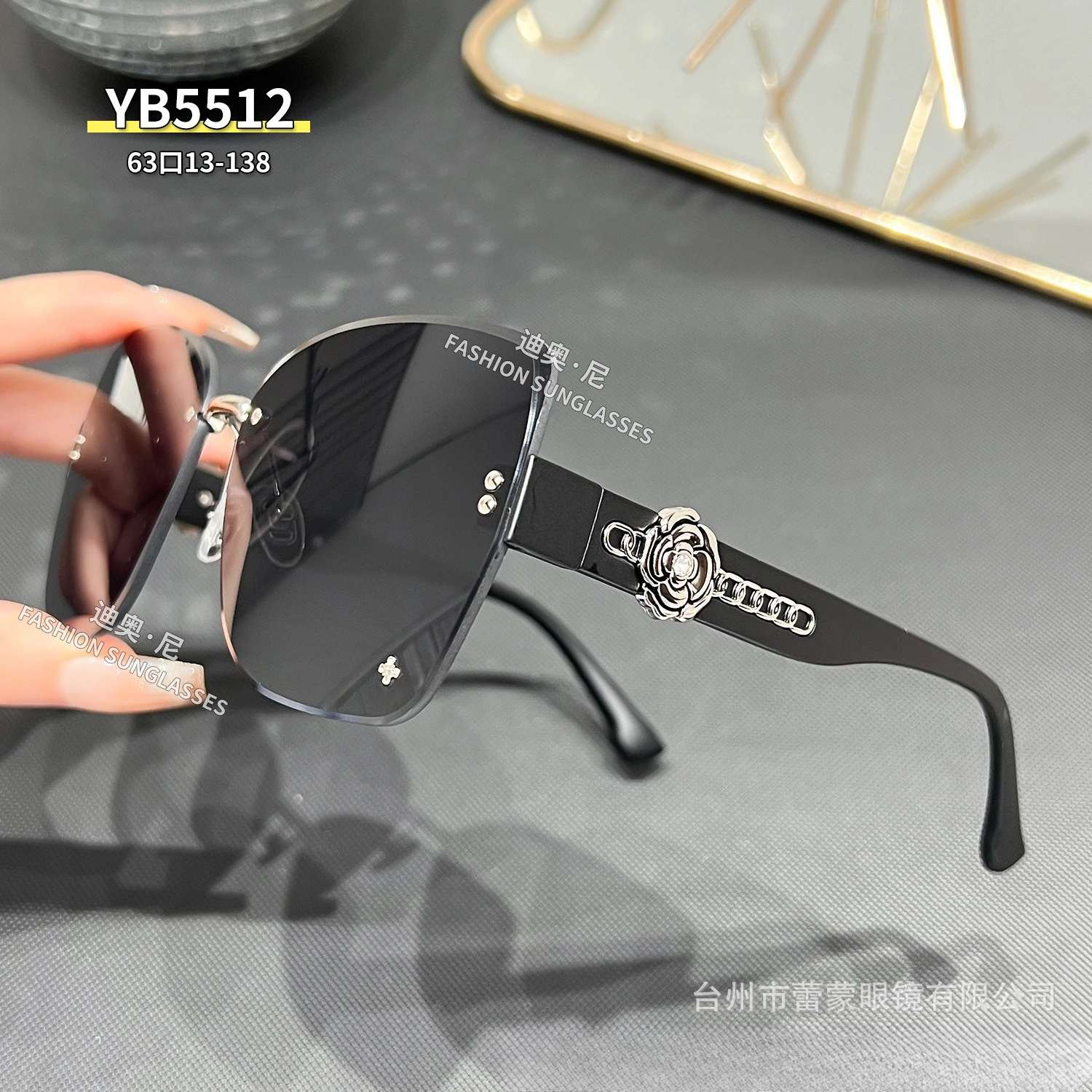 New fashion trimmed sunglasses frameless plain light luxury sunglasses high sense live broadcast hot sale wholesale
New fashion trimmed sunglasses frameless plain light luxury sunglasses high sense live broadcast hot sale wholesale