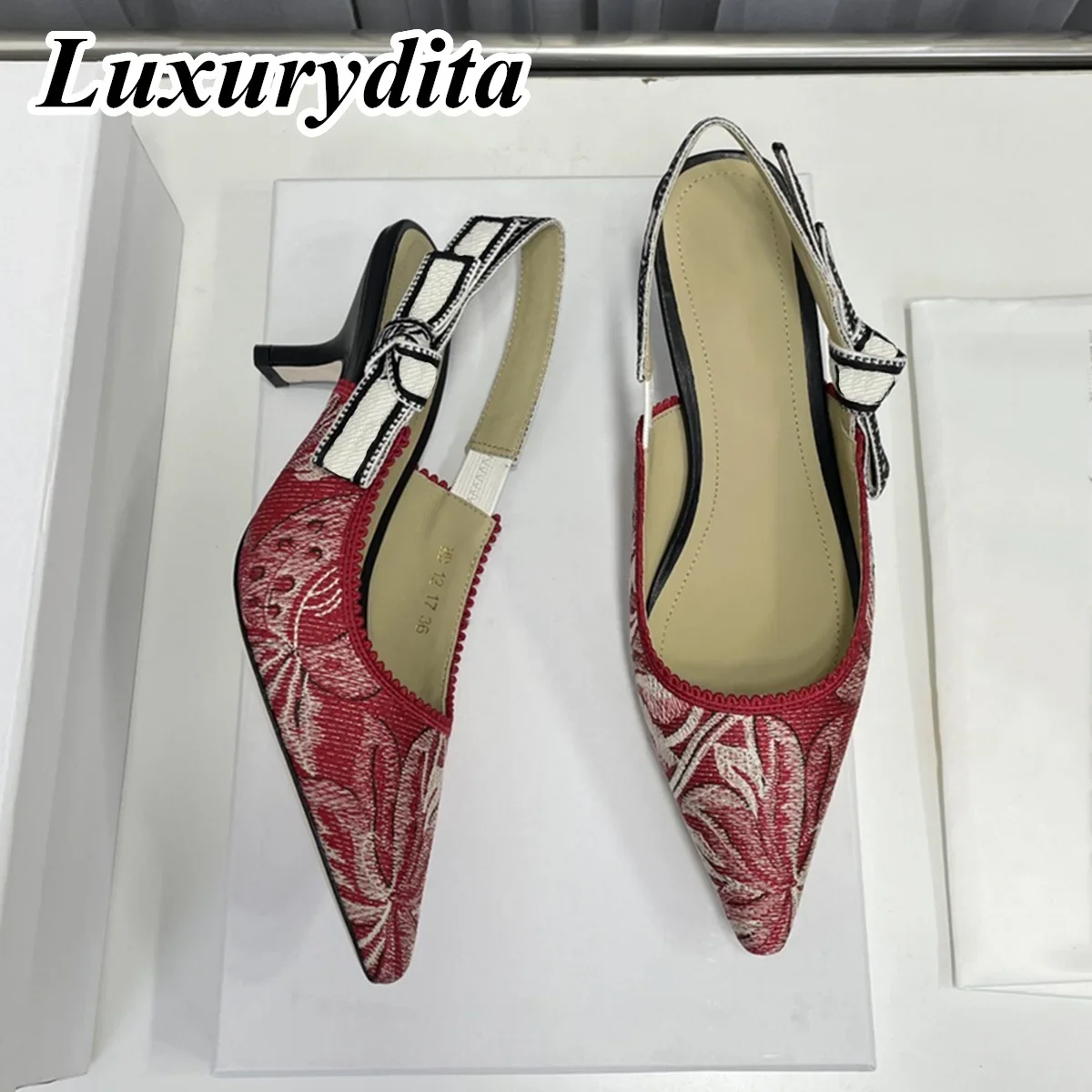 Top Quality Luxury Womens Sandal Casual Lace Flat Fashion Embroidered Muller Shoes Designer Silk Leather Soled High Heel
Top Quality Luxury Womens Sandal Casual Lace Flat Fashion Embroidered Muller Shoes Designer Silk Leather Soled High Heel