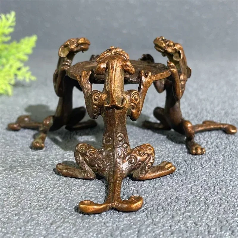 Antique Brass Three Pixiu Animal Statue Table Decoration Copper Candlestick Party Party Living Room Home Decoration Crafts
Antique Brass Three Pixiu Animal Statue Table Decoration Copper Candlestick Party Party Living Room Home Decoration Crafts
