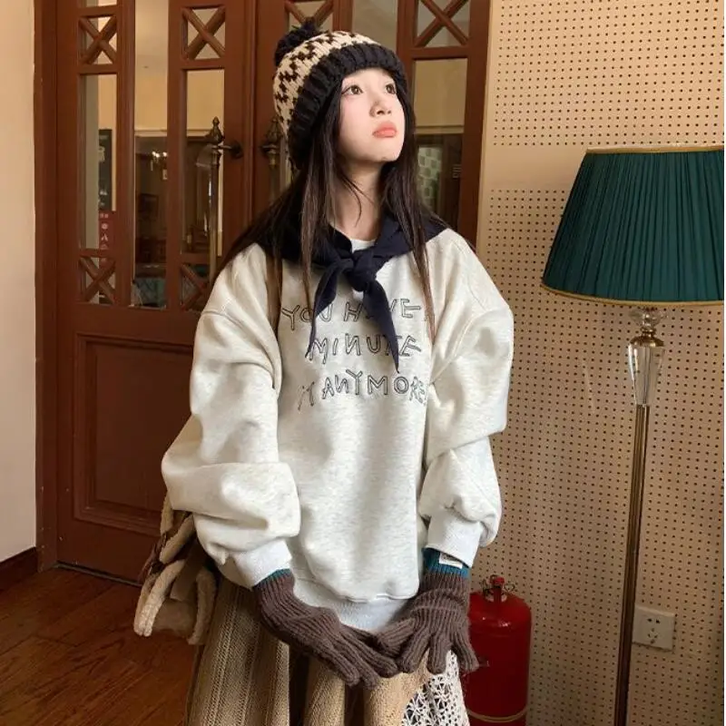 Модная однотонная повседневная толстовка с круглым вырезом, на флисовой подкладке, женская, для повседневной носки, теплая, удобная, свободного кроя, универсальная, с капюшоном
Модная однотонная повседневная толстовка с круглым вырезом, на флисовой подкладке, женская, для повседневной носки, теплая, удобная, свободного кроя, универсальная, с капюшоном