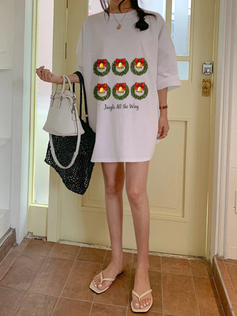 Women's Short-sleeved T-shirt Loose Short-sleeved White Christmas Wreath Bell Print Text Women's Holiday Casual Wear
Women's Short-sleeved T-shirt Loose Short-sleeved White Christmas Wreath Bell Print Text Women's Holiday Casual Wear