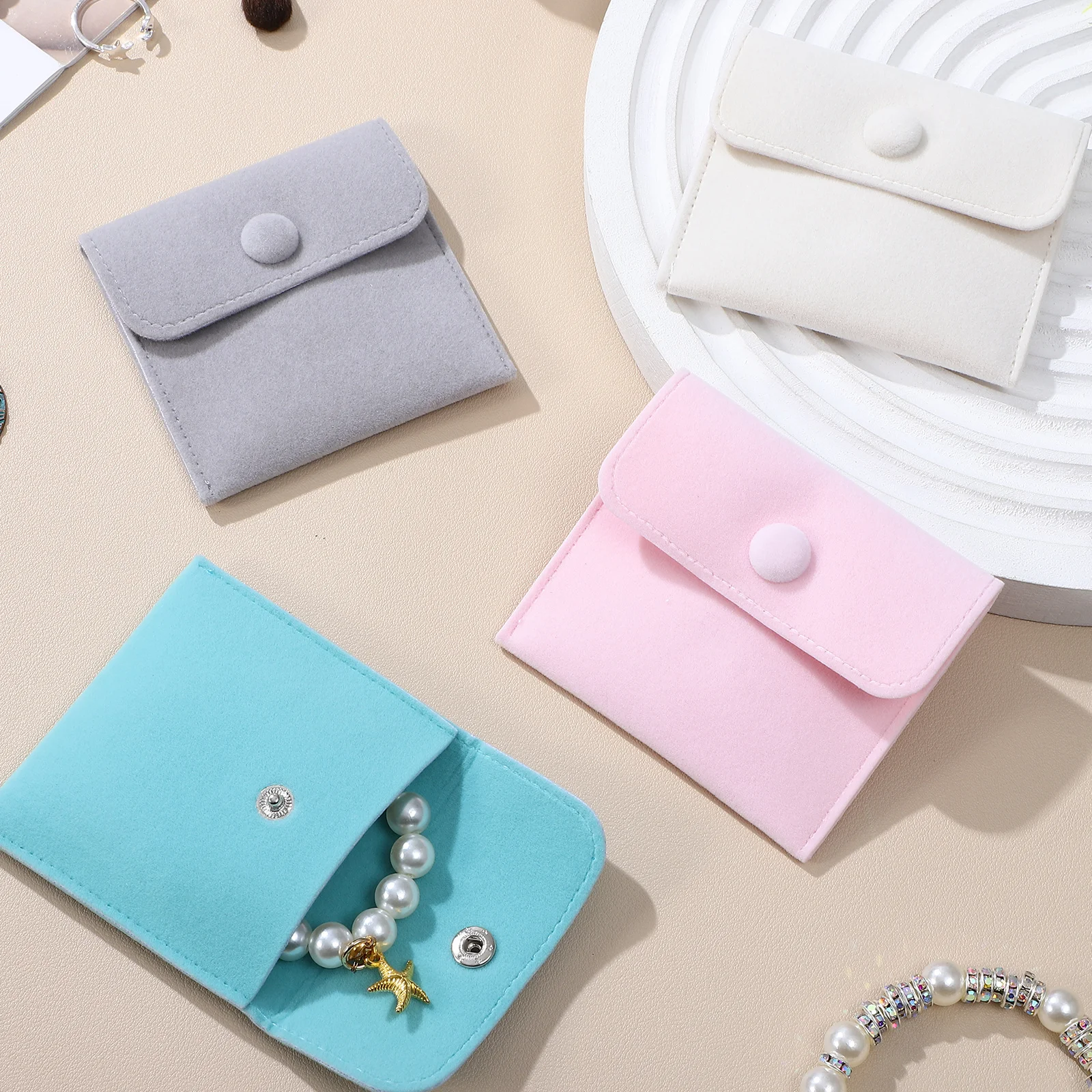 4Pcs Soft Jewelry Gift Bag Organizer with Snap Button for Storing Necklaces Bracelets Earrings Rings Jewelry Pouch
4Pcs Soft Jewelry Gift Bag Organizer with Snap Button for Storing Necklaces Bracelets Earrings Rings Jewelry Pouch