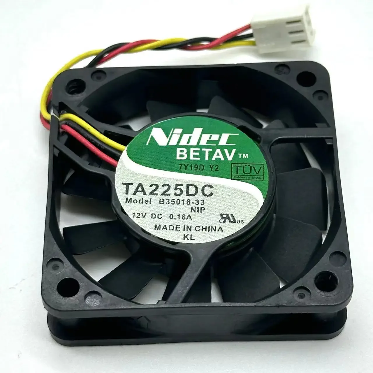 Nidec B35018-33 DC 12V 0.16A 60x60x15mm 3-Wire Server Cooling Fan
Nidec B35018-33 DC 12V 0.16A 60x60x15mm 3-Wire Server Cooling Fan