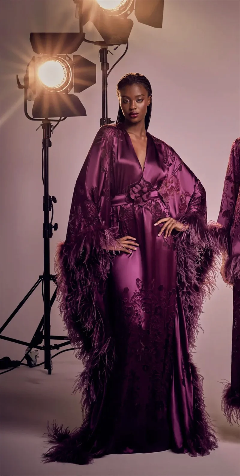 Feather Purple Satin Woman Prom Dress Robes Belt Sexy Full Sleeves Bridal Robes Evening Gown Wedding Guest Sleepwear Customized
Feather Purple Satin Woman Prom Dress Robes Belt Sexy Full Sleeves Bridal Robes Evening Gown Wedding Guest Sleepwear Customized