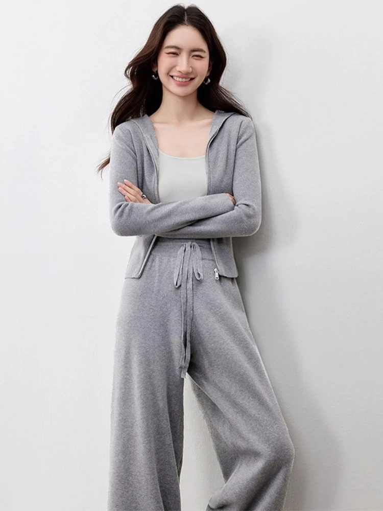 SENTUBILA Women's Pant Sets Hooded Zip-Front Knit Sweatshirt Drawstring Wide Leg Pants 2025 Autumn Solid Two-piece Set W53ZF3136
SENTUBILA Women's Pant Sets Hooded Zip-Front Knit Sweatshirt Drawstring Wide Leg Pants 2025 Autumn Solid Two-piece Set W53ZF3136