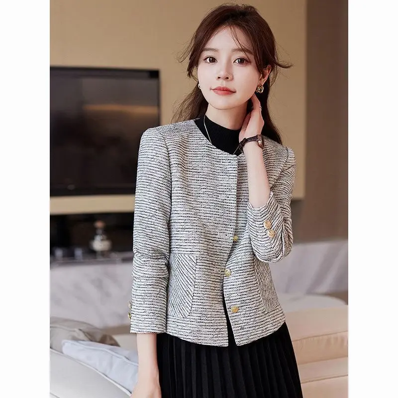 Short Small Fragrance Jacket Female 2026Spring Autumn New Suit Coat Women High Quality Outerwear Fashion Temperament Outcoat Top
Short Small Fragrance Jacket Female 2026Spring Autumn New Suit Coat Women High Quality Outerwear Fashion Temperament Outcoat Top