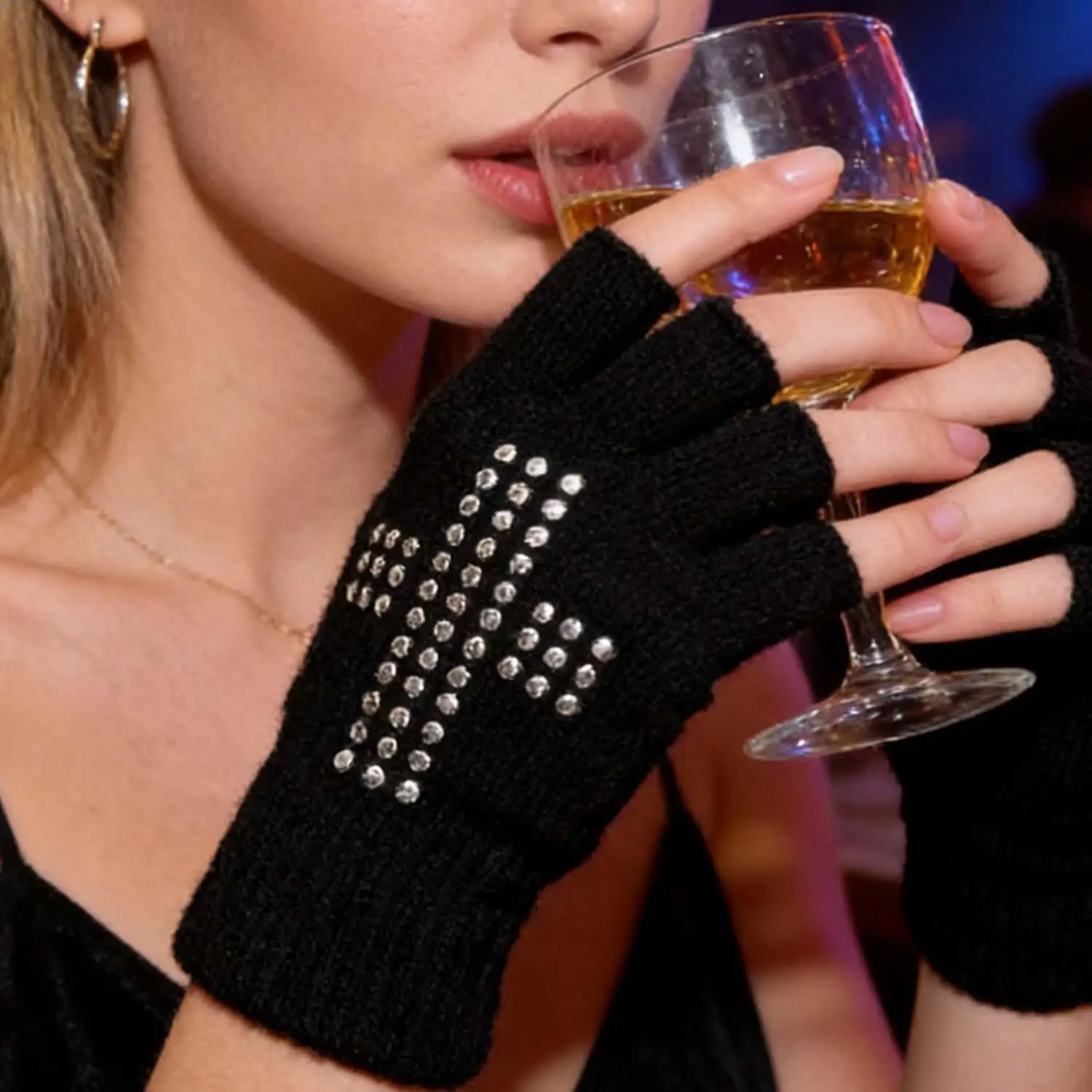 Теплые вязаные перчатки без пальцев для женщин в стиле панк с принтом и бисером, модные уличные зимние винтажные эластичные повседневные перчатки
Теплые вязаные перчатки без пальцев для женщин в стиле панк с принтом и бисером, модные уличные зимние винтажные эластичные повседневные перчатки