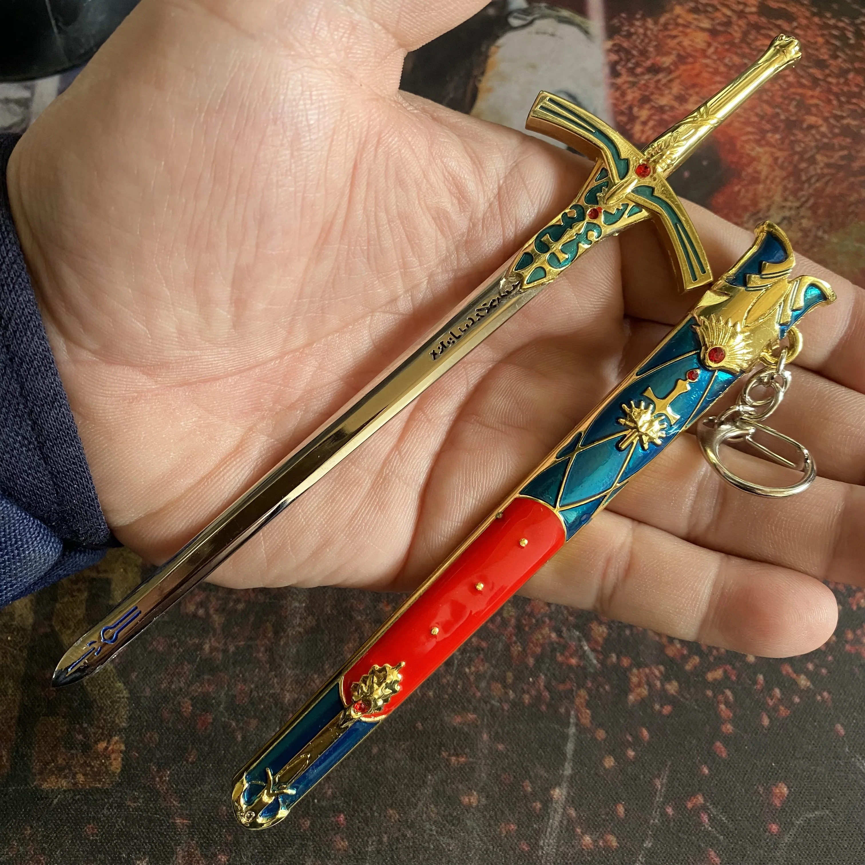 1/6 Mini Katana Weapon Fate The Sword in the Stone Caliburn 17cm/6.7in Cosplay Sword Model Key Chain Ring Gift
1/6 Mini Katana Weapon Fate The Sword in the Stone Caliburn 17cm/6.7in Cosplay Sword Model Key Chain Ring Gift