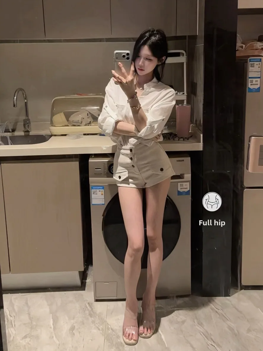 Sweet Spicy Curve High Waist Denim Shorts Women's Casual Style with Hip Pad Korean Retro Trend Short Jeans Summer Hot Pants
Sweet Spicy Curve High Waist Denim Shorts Women's Casual Style with Hip Pad Korean Retro Trend Short Jeans Summer Hot Pants
