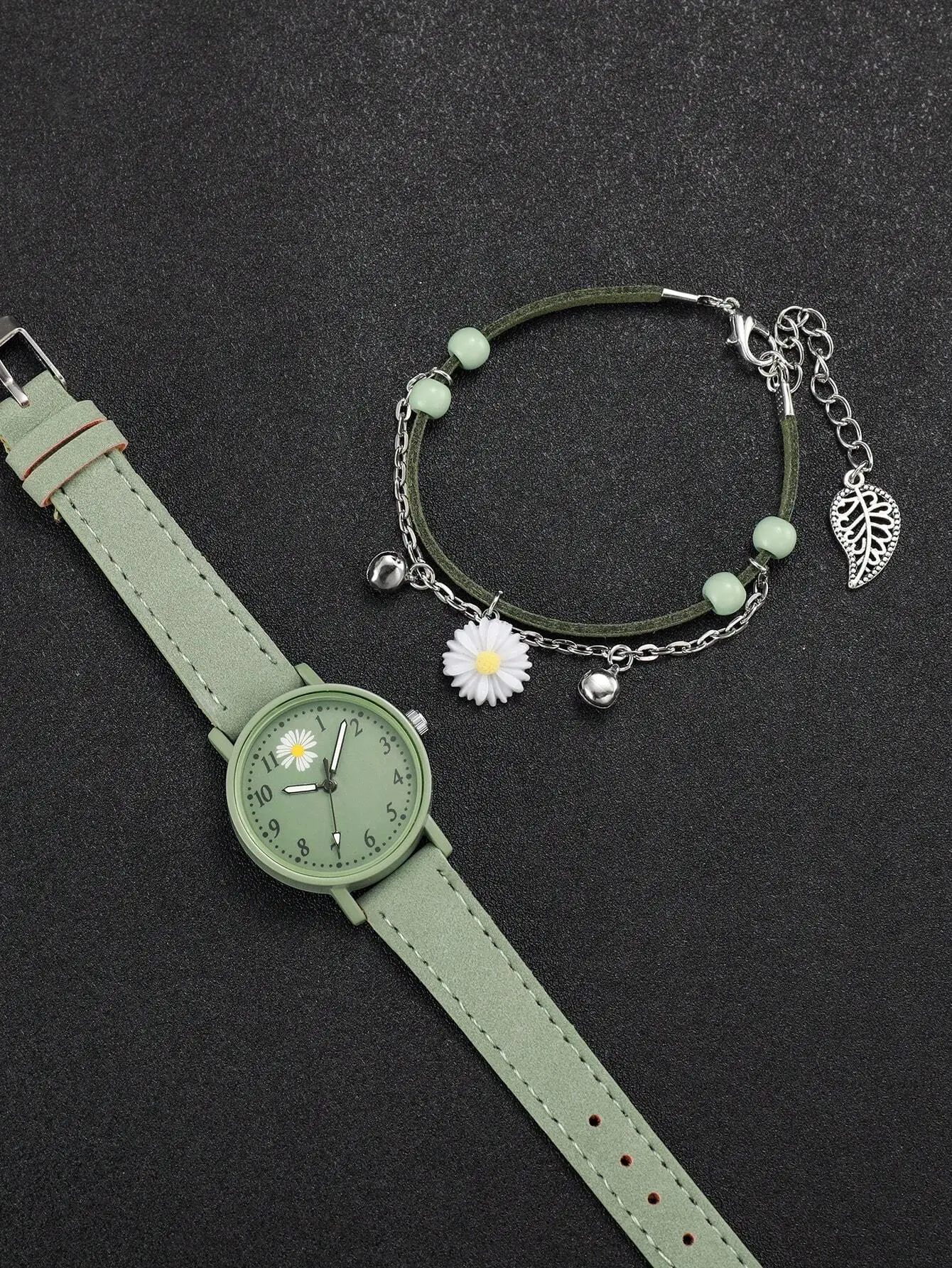 Green Daisy Floral Quartz Watch And Matching Bracelet Set For Women
Green Daisy Floral Quartz Watch And Matching Bracelet Set For Women