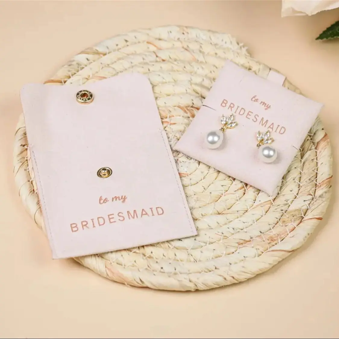 Custom Text Logo Bridesmaid Earrings 18k Gold Plated, Pearl Knot Earrings, Maid of Honor Jewelry Bridesmaid Gifts Earrings Pouch
Custom Text Logo Bridesmaid Earrings 18k Gold Plated, Pearl Knot Earrings, Maid of Honor Jewelry Bridesmaid Gifts Earrings Pouch