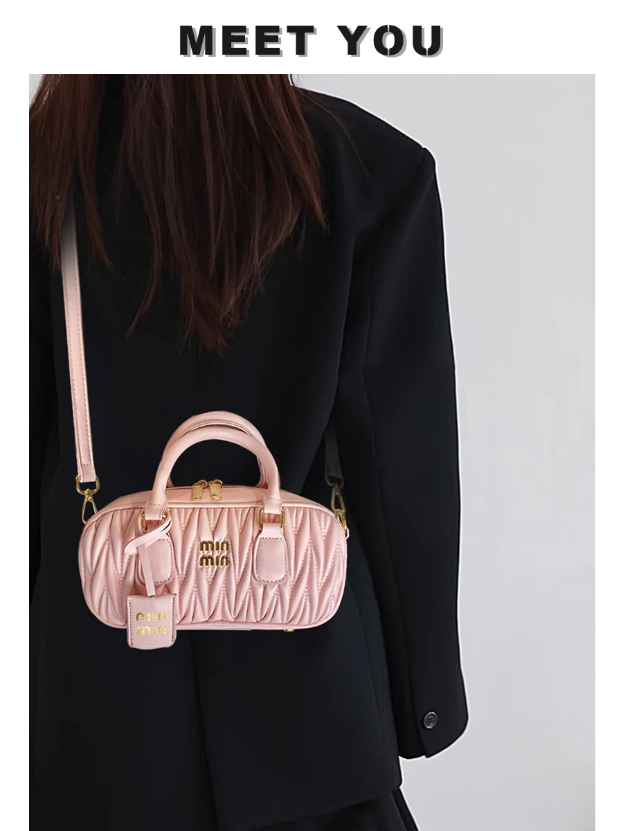 Luxury designer fashion texture handbag messenger bag 2025 spring and summer new western style pleated bowling bag shoulder bag
Luxury designer fashion texture handbag messenger bag 2025 spring and summer new western style pleated bowling bag shoulder bag