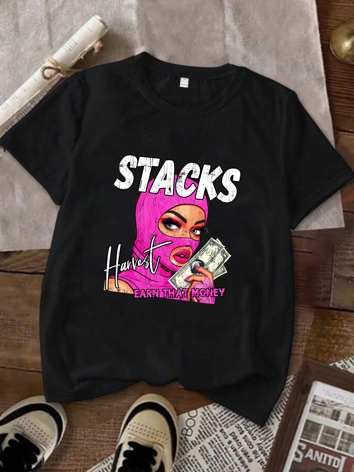 Pink hooded thief Plus size women's round neck short sleeve T-shirt with elastic half sleeves and trendy prints
Pink hooded thief Plus size women's round neck short sleeve T-shirt with elastic half sleeves and trendy prints