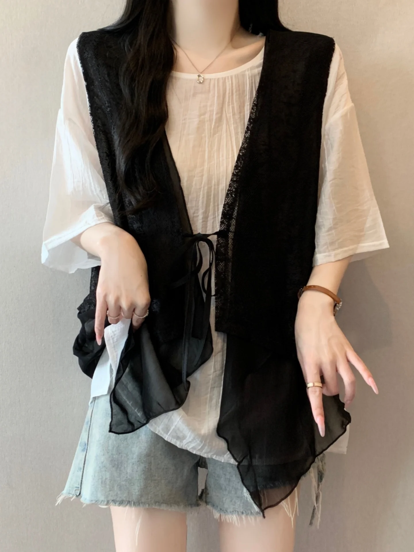 Summer Lace Mesh Layering Women's Set plus Size Comfortable Breathable round Neck Short Sleeve Shirt Vest Combo Korean Style
Summer Lace Mesh Layering Women's Set plus Size Comfortable Breathable round Neck Short Sleeve Shirt Vest Combo Korean Style