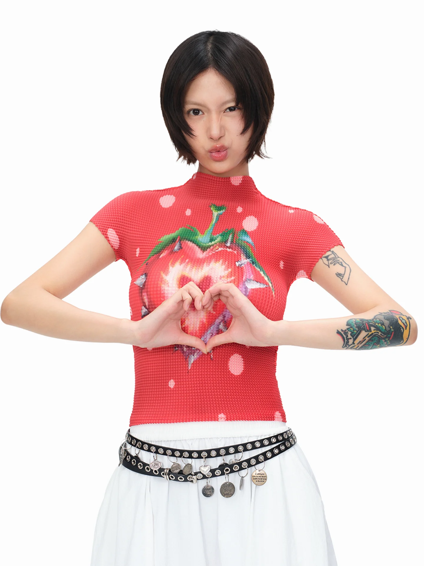 Oink Oink Red Strawberry Heart Print Slim Fit T-Shirt Retro Floral Wrinkle Design Hot Girl Short Sleeve Polyester Top
Oink Oink Red Strawberry Heart Print Slim Fit T-Shirt Retro Floral Wrinkle Design Hot Girl Short Sleeve Polyester Top