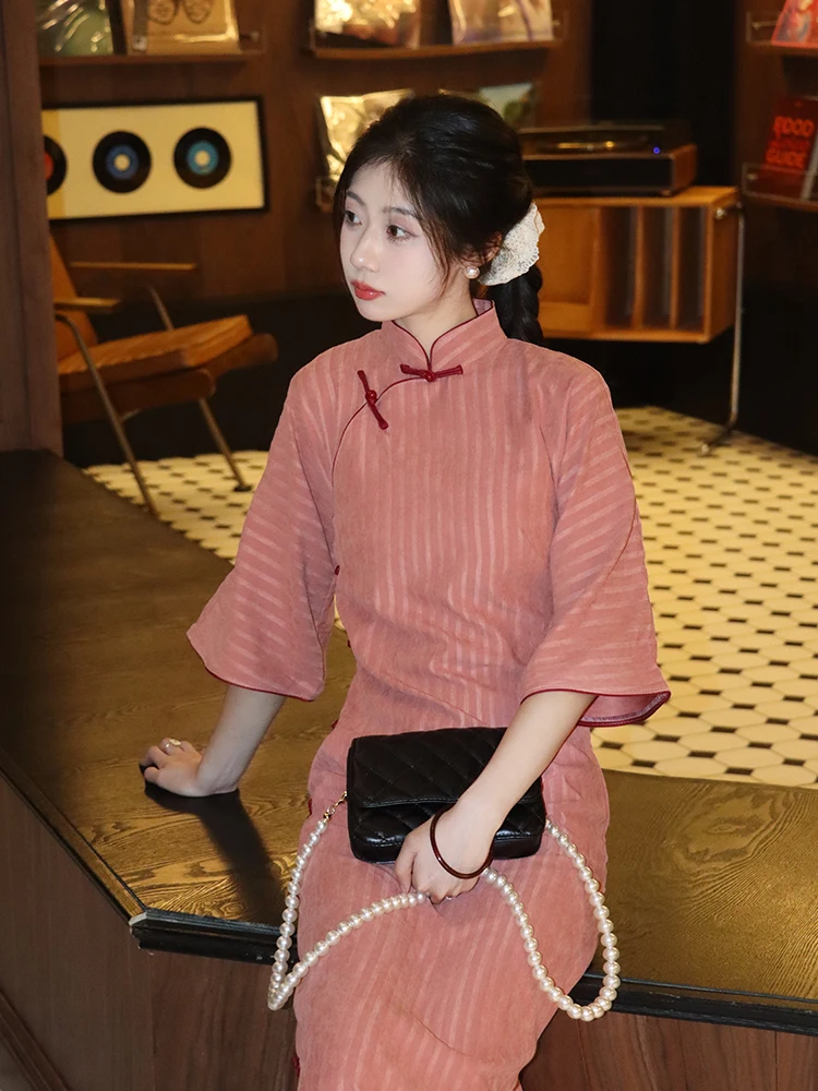 Традиционная китайская рубашка с открытым воротником, весна-лето, новая молодежная модель в стиле ретро, длинный рукав, полиэстер.
Традиционная китайская рубашка с открытым воротником, весна-лето, новая молодежная модель в стиле ретро, длинный рукав, полиэстер.