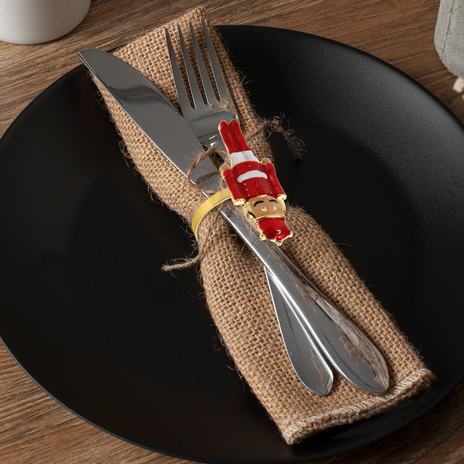 2Pcs Christmas Napkin Rings Red Nutcracker Soldier Metal Napkin Buckles Holiday Table Decor Xmas Dinner Accessory
2Pcs Christmas Napkin Rings Red Nutcracker Soldier Metal Napkin Buckles Holiday Table Decor Xmas Dinner Accessory