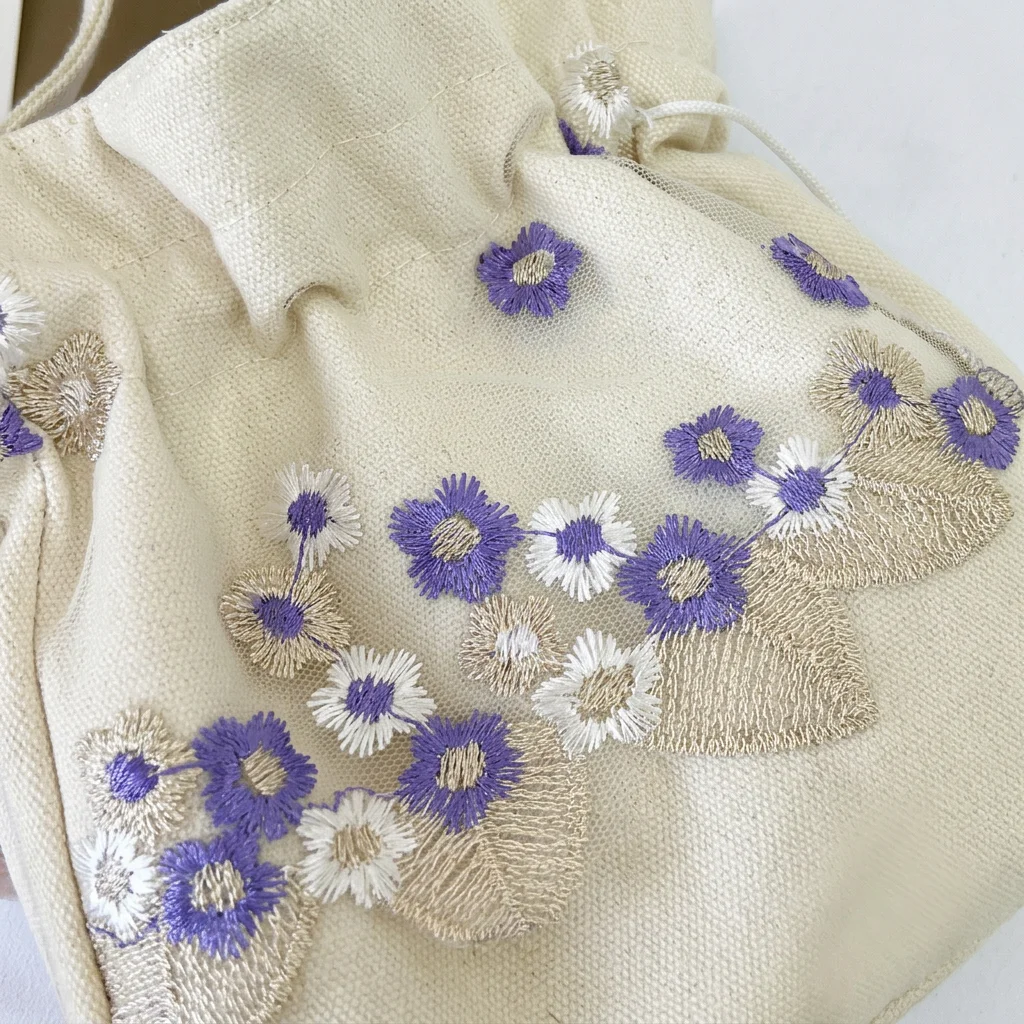 Floral Embroidered Canvas Bag Soft Multi-Way Shoulder Bag Canvas Bucket Bag Elegant Chinese Handbag For Dating Daily Outings
Floral Embroidered Canvas Bag Soft Multi-Way Shoulder Bag Canvas Bucket Bag Elegant Chinese Handbag For Dating Daily Outings