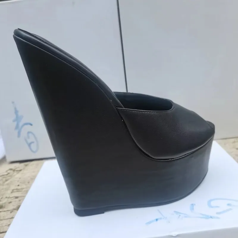 DIZHUANG Sexy women's high-heeled slippers. Black (burgundy) PU leather slippers About 20cm heel height Wedges platform slippers
DIZHUANG Sexy women's high-heeled slippers. Black (burgundy) PU leather slippers About 20cm heel height Wedges platform slippers